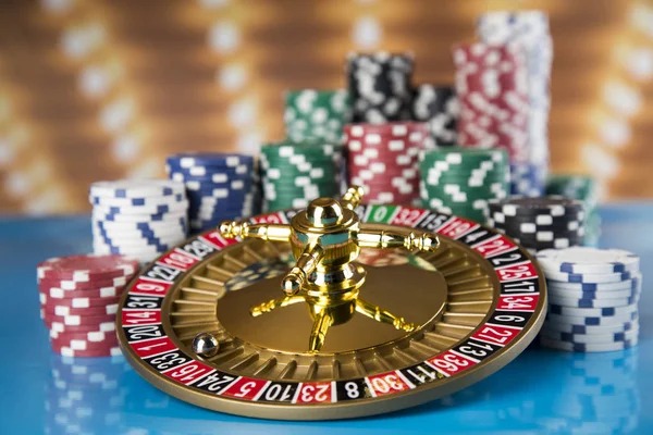 Live Qiu Qiu table interface at kinghorse login with dealer and player hands